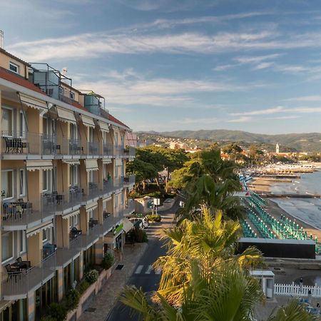 B&B Hotel Diano Marina Palace Εξωτερικό φωτογραφία