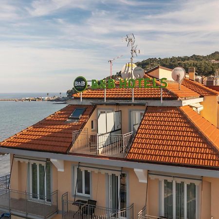 B&B Hotel Diano Marina Palace Εξωτερικό φωτογραφία