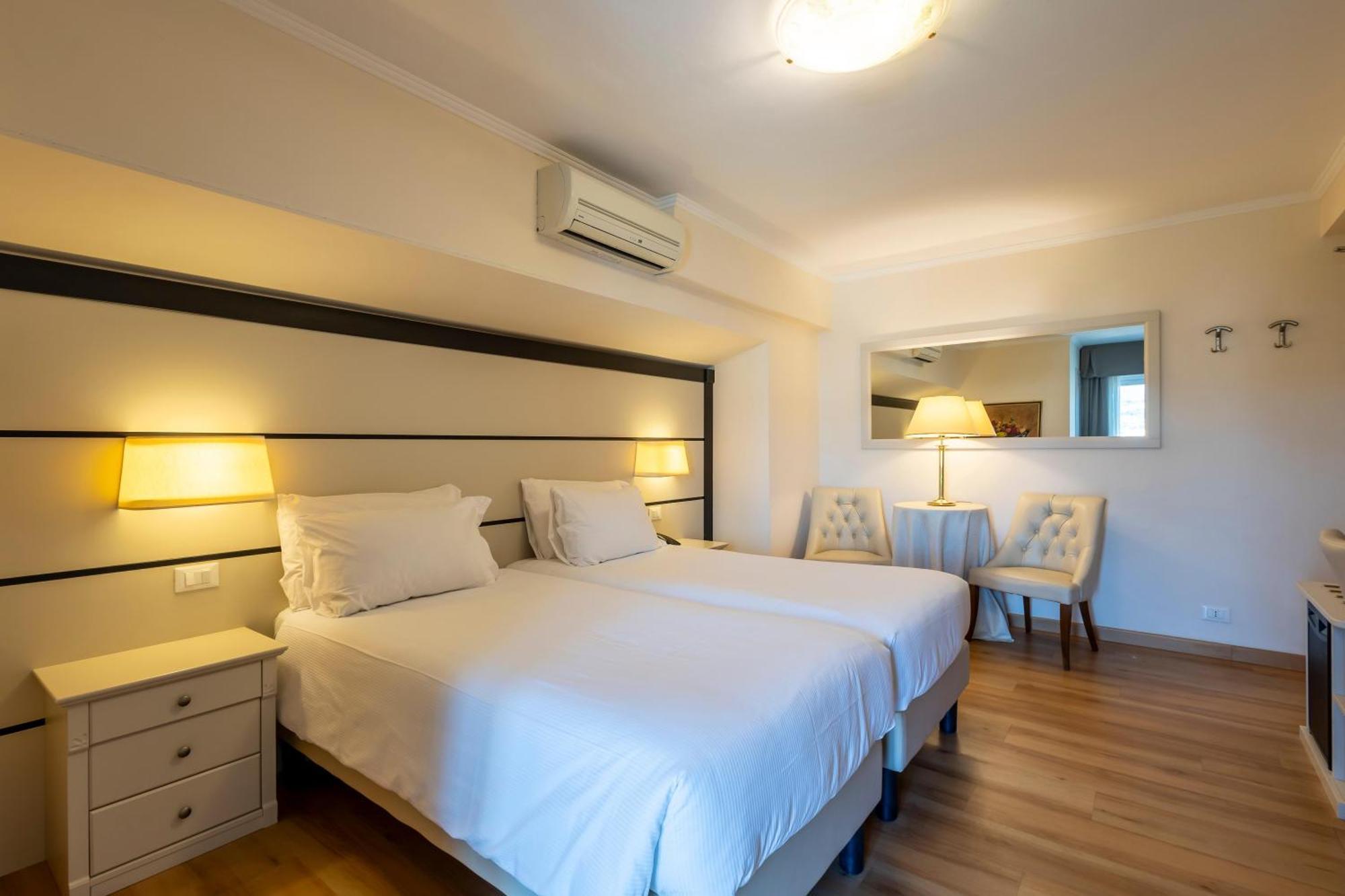 B&B Hotel Diano Marina Palace Εξωτερικό φωτογραφία