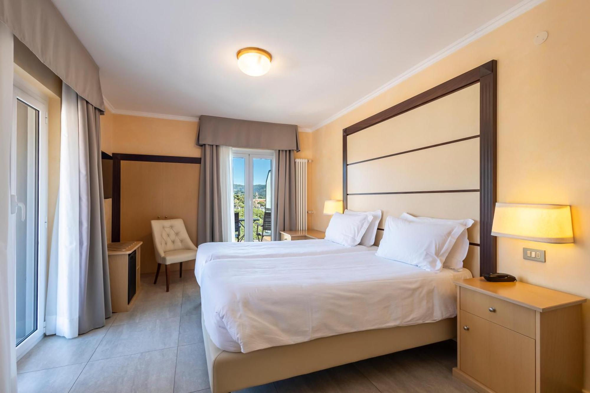 B&B Hotel Diano Marina Palace Εξωτερικό φωτογραφία