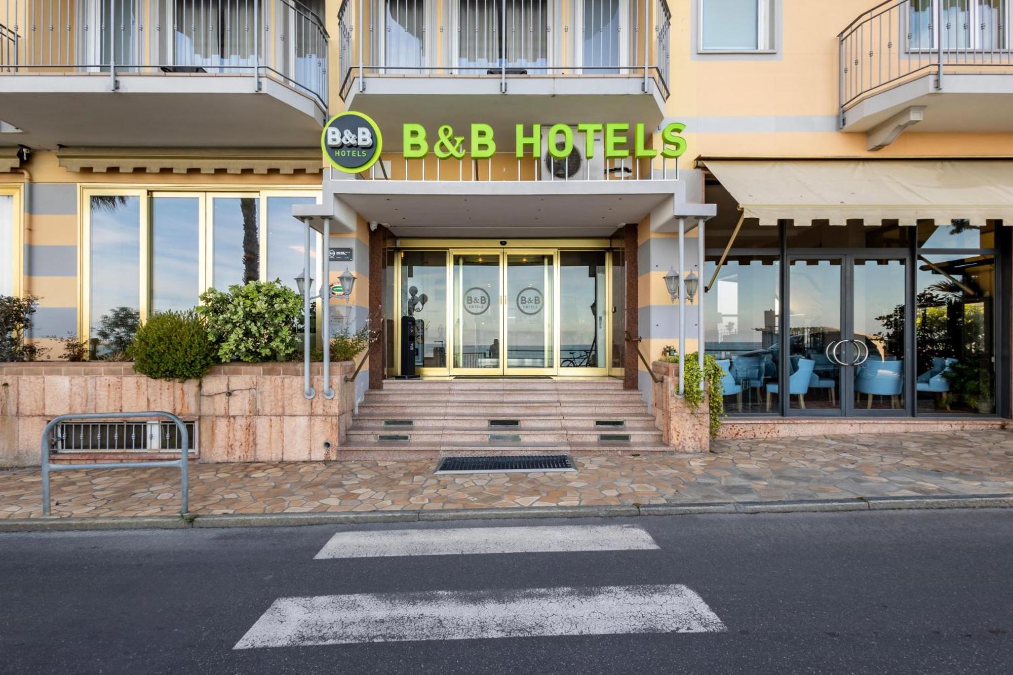 B&B Hotel Diano Marina Palace Εξωτερικό φωτογραφία