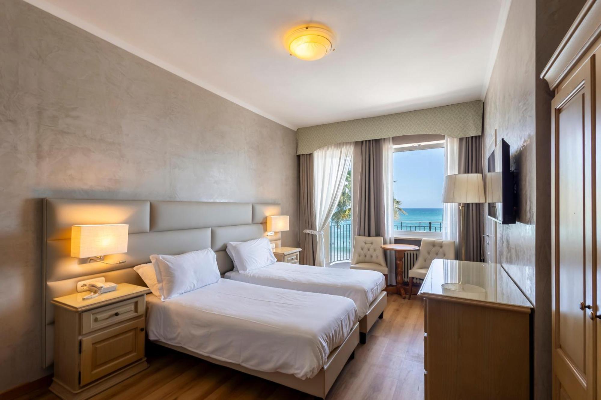 B&B Hotel Diano Marina Palace Εξωτερικό φωτογραφία