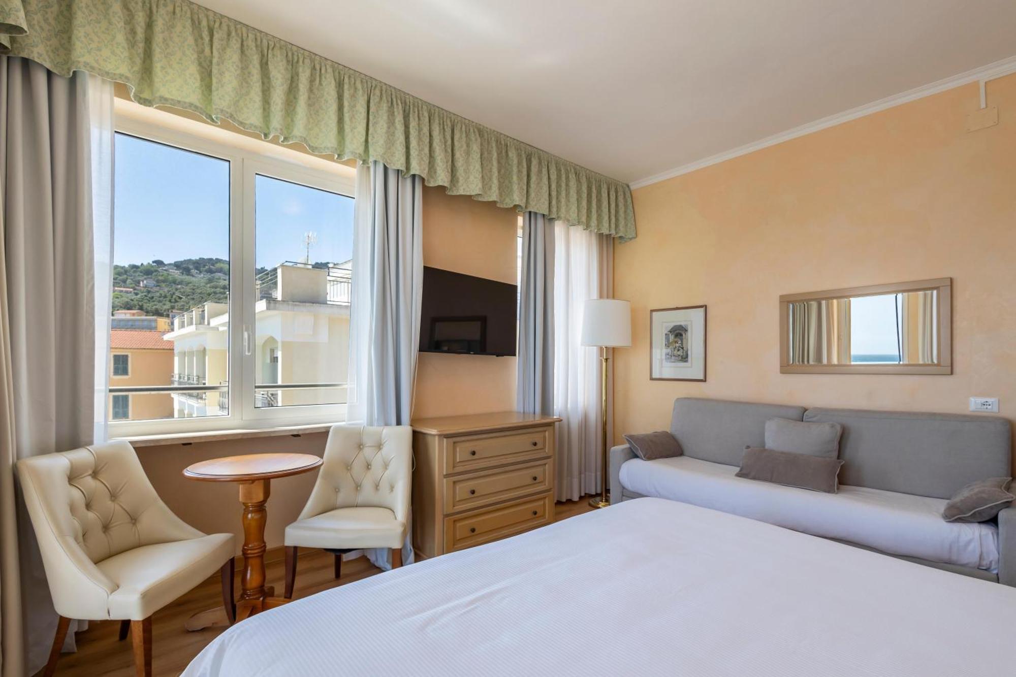 B&B Hotel Diano Marina Palace Εξωτερικό φωτογραφία