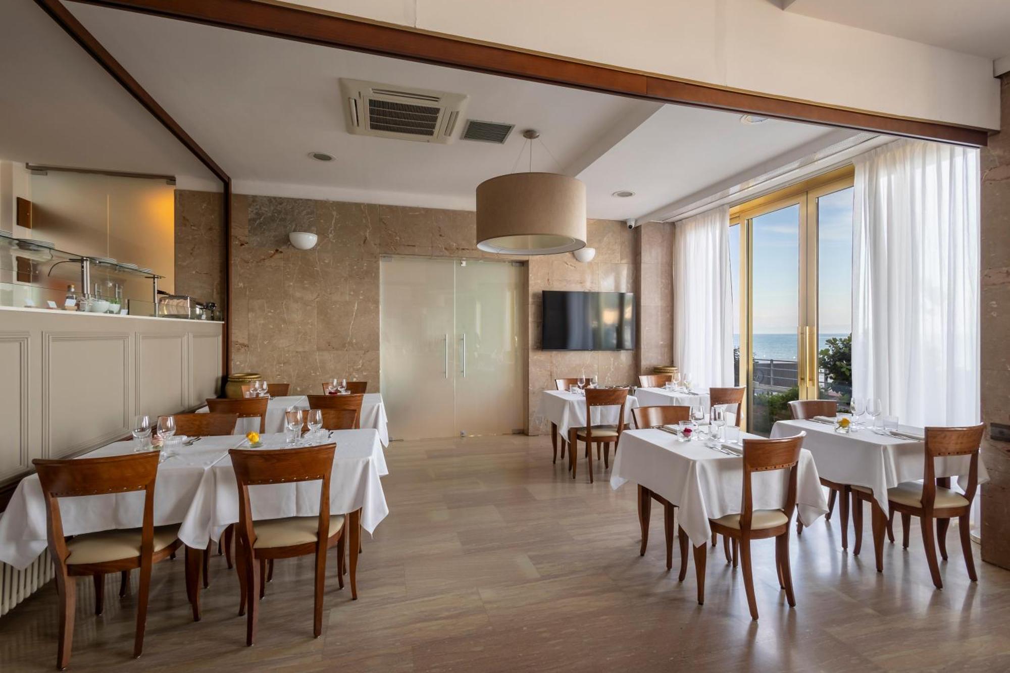 B&B Hotel Diano Marina Palace Εξωτερικό φωτογραφία