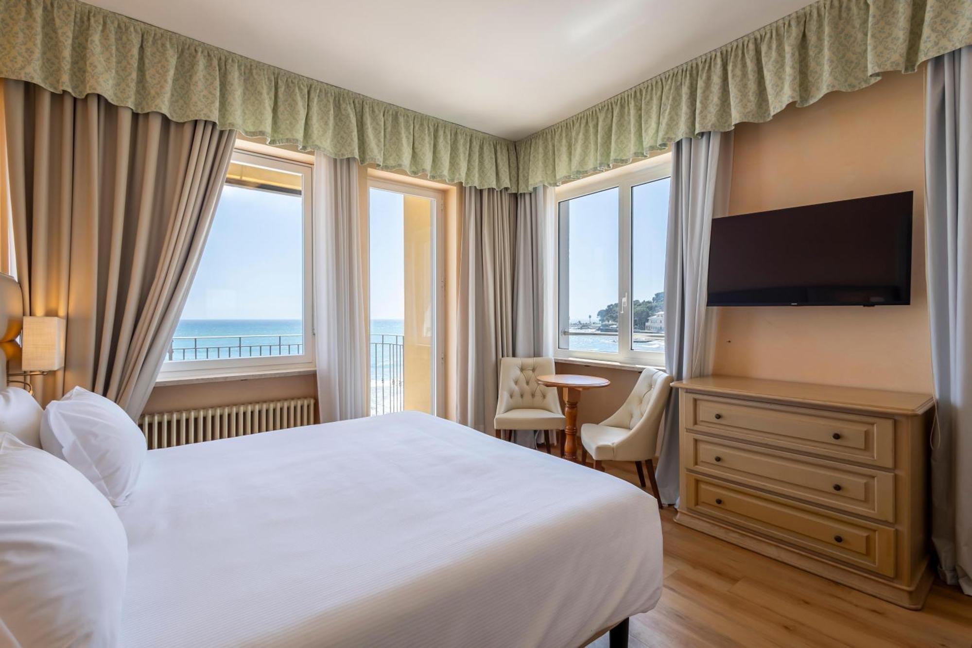 B&B Hotel Diano Marina Palace Εξωτερικό φωτογραφία