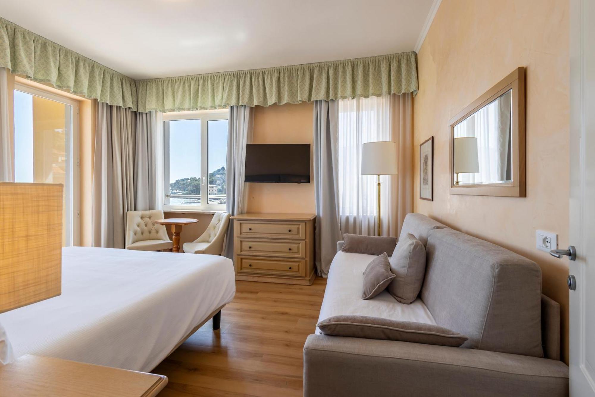 B&B Hotel Diano Marina Palace Εξωτερικό φωτογραφία