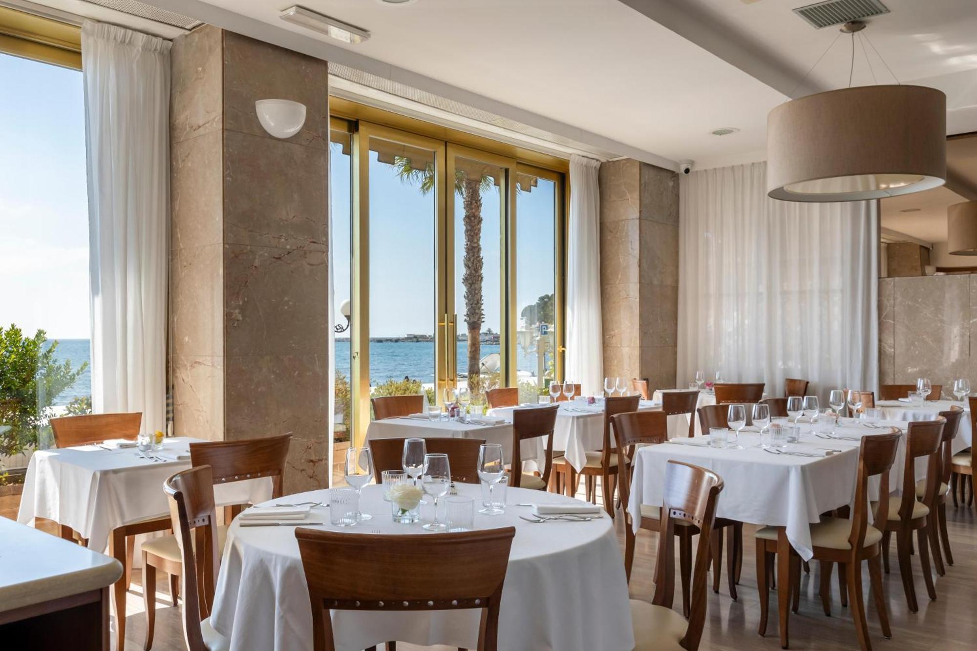 B&B Hotel Diano Marina Palace Εξωτερικό φωτογραφία