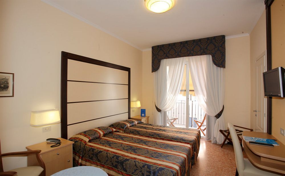 B&B Hotel Diano Marina Palace Εξωτερικό φωτογραφία